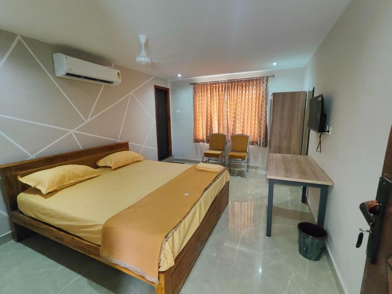 Sri Abirami Mahal Hotel Tiruvannāmalai Buitenkant foto